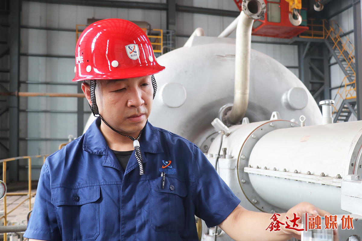 Xin Da story Ren Xuepeng: dare to think and dare to do, guardian iron making equipment for 12 years!